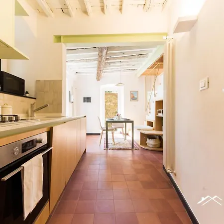 1min | Sea View| 2br| A/c| By Tilo *