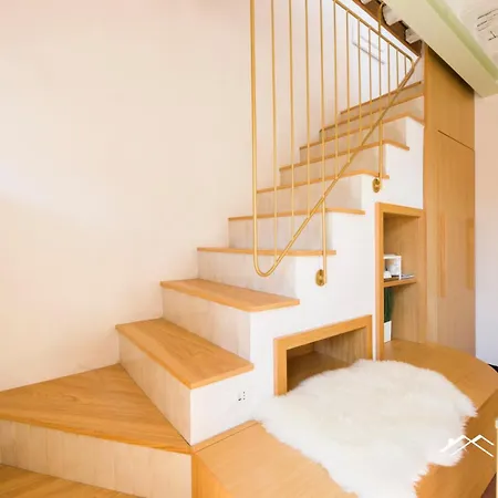 1min | Sea View| 2br| A/c| By Tilo *