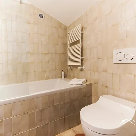 1min | Sea View| 2br| A/c| By Tilo