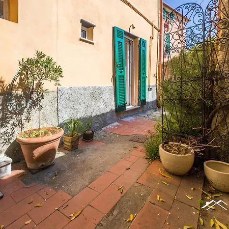 1min | Sea View| 2br| A/c| By Tilo Διαμέρισμα *